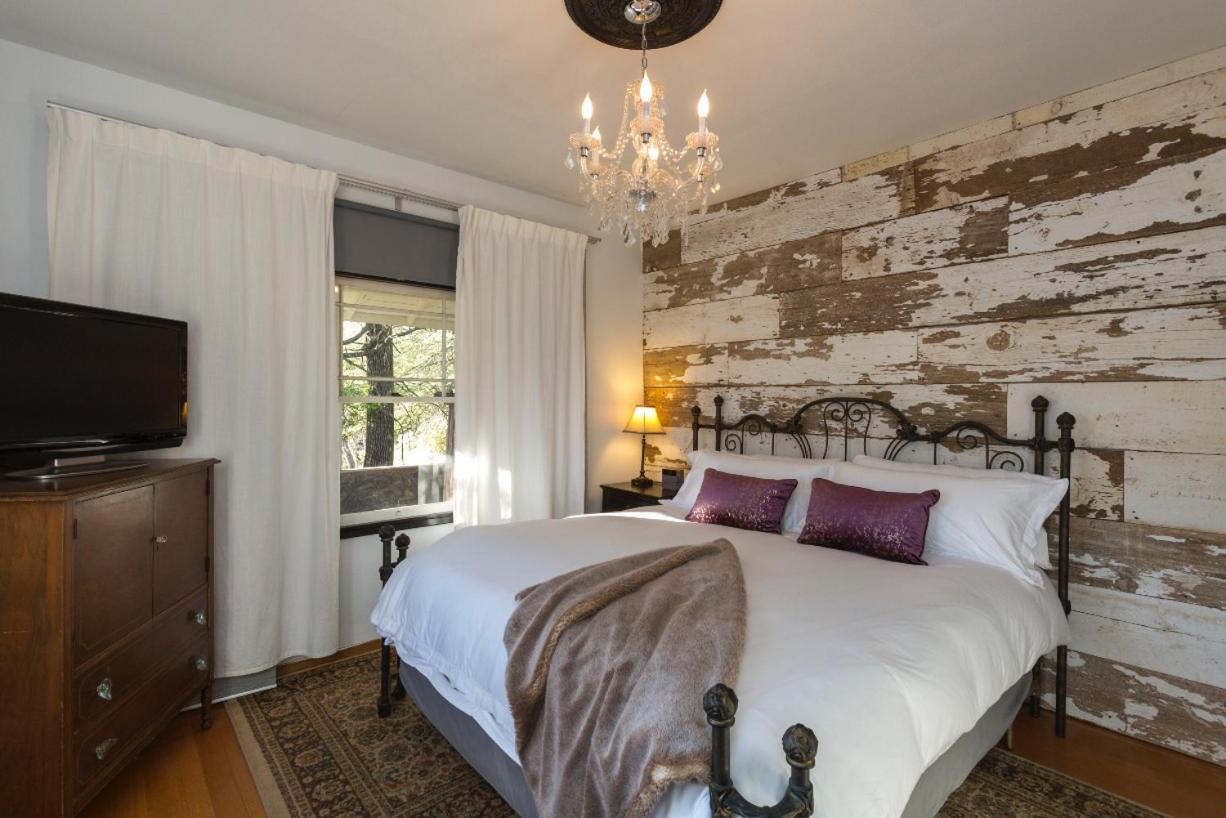 Bed And Barrel At Stonehouse Cellars Bed and Breakfast Clearlake Oaks Exteriör bild