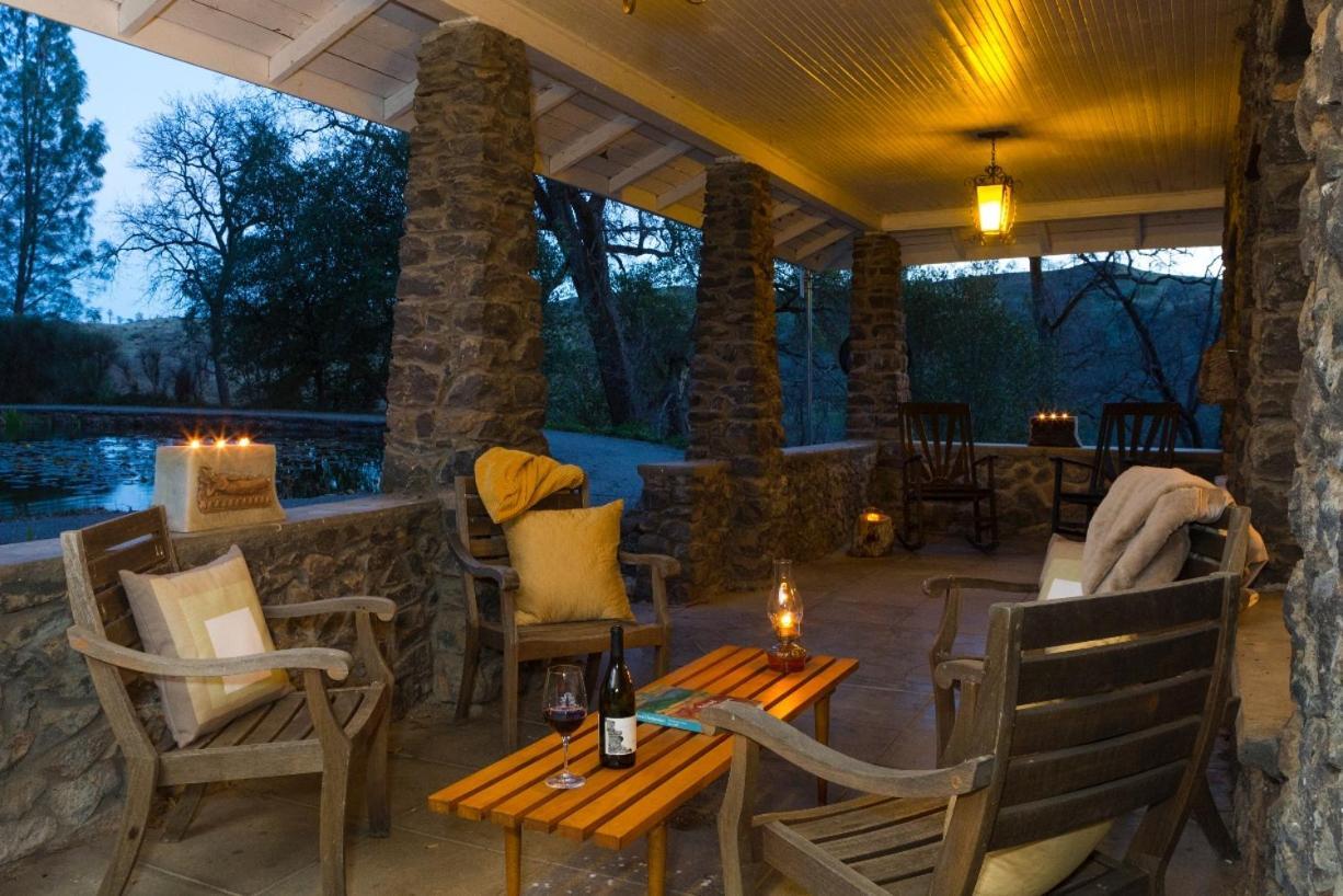 Bed And Barrel At Stonehouse Cellars Bed and Breakfast Clearlake Oaks Exteriör bild