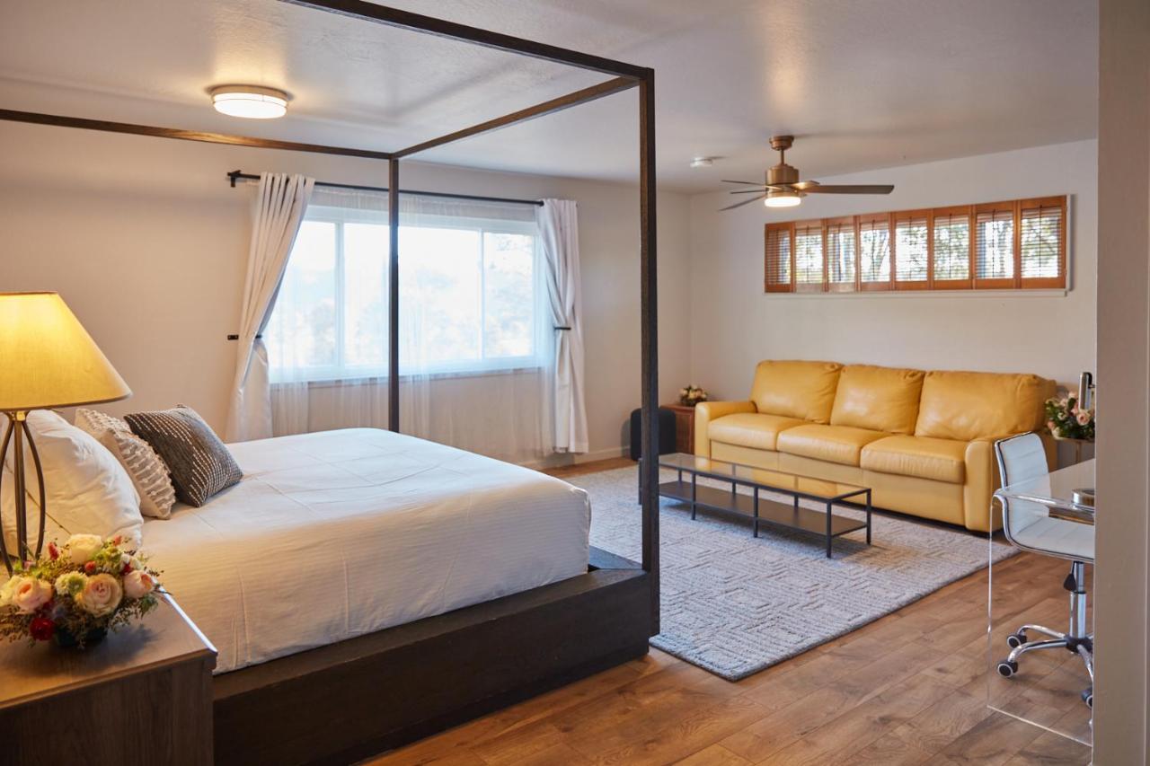Bed And Barrel At Stonehouse Cellars Bed and Breakfast Clearlake Oaks Exteriör bild
