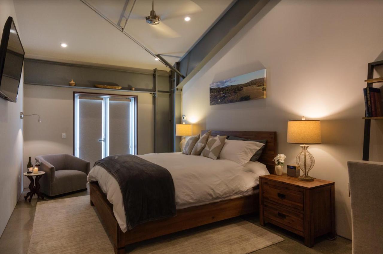 Bed And Barrel At Stonehouse Cellars Bed and Breakfast Clearlake Oaks Exteriör bild
